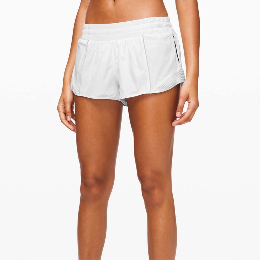 Lululemon Hotty Hot 2.5” shorts • white/bone - Picture 9 of 9